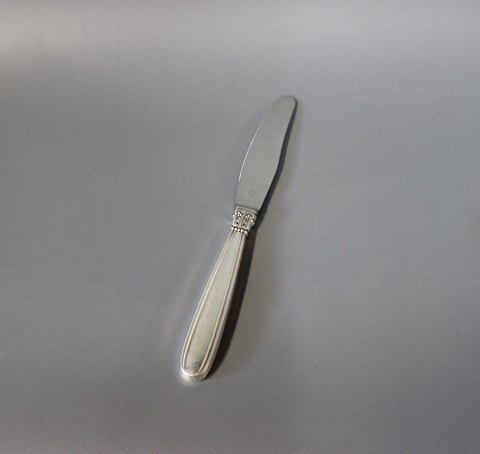 Middagskniv i Karina, tretårnet sølv.
5000m2 udstilling.