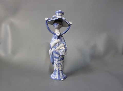 Keramik figur "Efterår", M22, fra serien "De fire årstider" designet af Bjørn 
Wiinblad.
5000m2 udstilling.
