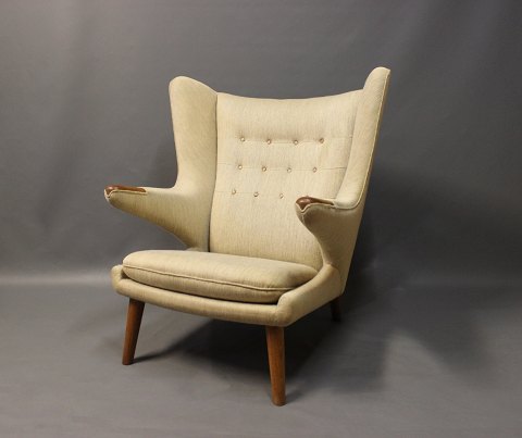 Bamsestol, Model AP 19, designet af Hans J. Wegner i 1951 og produceret af A.P. 
Møbler i 1962.
5000m2 udstilling.