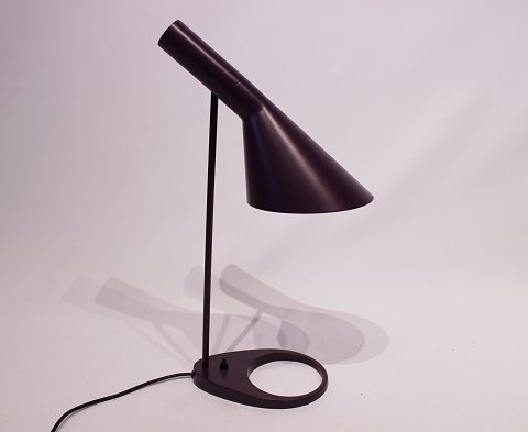 Arne Jacobsen, Lilla bordlampe, designet i 1960 og fremstillet af Louis Poulsen. 

5000m2 udstilling.