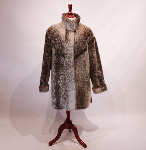Sælpels frakke fra Levinsky og mærket "The Royal Greenland Trade Denmark"
5000m2 udstilling.