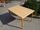 Spisebord i egetræ fra 1960´erne i dansk design fin stand 
5000 m2 udstilling
