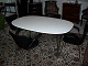 Piet hein/Bruno mattsson super ellipse udtræksbord i hvid laminat. 150 cm langt 
,1 m bred med 1 udtræksplader
5000 m2 udstilling
