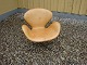 Svane stolen tegnet af Arne Jacobsen i lyst skind  
5000 m2 udstilling