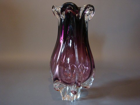 Italian glass vase from the 1950s. 5000m2 Showroom.