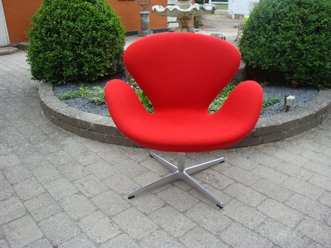 Arne Jacobsen 
"Swan chair" 5000m2 Showroom.