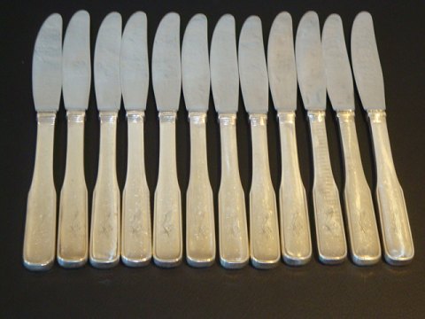 Middagsknive 12 stk i sølv af Hans Hansen Thirslund. Bliver poleret op inden køb.5000m2 udstilling.