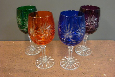 Rømer Glas i forskellige farver.
5000m2 udstilling.