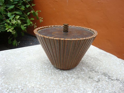 Lidded jar with bronze lid of Arne Bang Height 9 cm and 14 cm in dia.i perfect 
condition 5000 m2 showroom