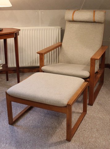 Hvilestol med skammel designet af Børge Mogensen model 2254 slædestolen høj 
model.   
5000 m2 udstilling
