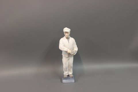 Royal. mason figurine no. 4377.  Height 25 cm.
5000 m2 showroom.