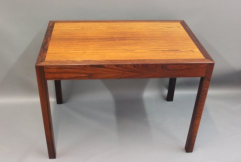 Lamp table/side table in rosewood designed by Hans J. Wegner and manufactured by 
Andreas Tuck.
5000m2 showroom.