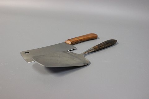 Cleaver and spatula in rosewood. Danish Design from the 1960s. 
5000m2 showroom.