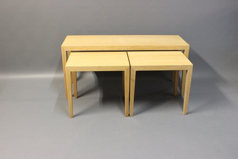 Severin Hansen for Haslev furniture factory nest of tables in oak, no. 165 and 
from the 1960s. 
5000m2 showroom.