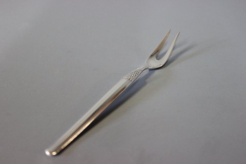 Serving fork in Cheri, silver plate.
5000m2 showroom.