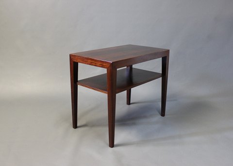 Small lamp table with shelf in rosewood designed by Severin Hansen and from 
Haslev furniture factory, Danish Design from the 1960s.
5000m2 showroom.