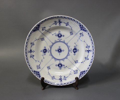 Royal Copenhagen blue fluted half lace lunch plate, no.: 1/572.
5000m2 showroom.