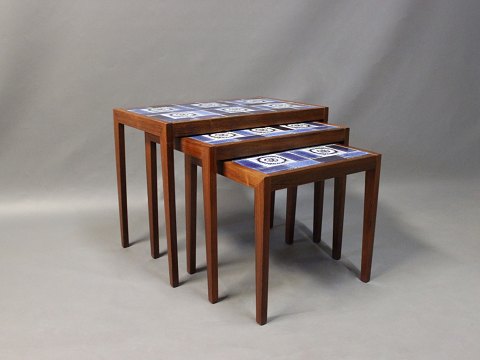 A set of nesting tables in rosewood with tiles in blue colors, Danish Design 
from the 1960s.
5000m2 showroom.