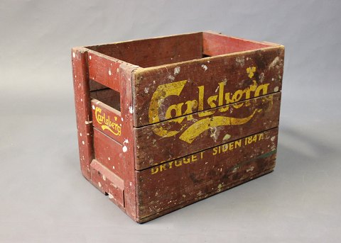 Vintage wooden crate from the Danish brewery Carlsberg.
5000m2 showroom.