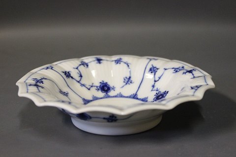 Royal Copenhagen blue fluted small bowl with wavy edge #140.
5000m2 showroom.