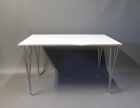 Rektangulært spisebord af Piet Hein, Arne Jacobsen, Bruno Mathsson og Fritz Hansen.5000m2 udstilling.
