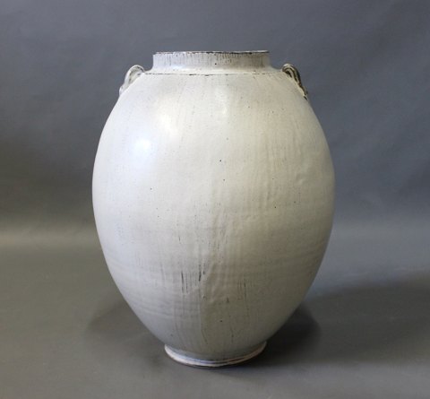 Large ceramic floor vase in grey glaze by Svend Hammershøj for Kähler from the 
1930s.
5000m2 showroom.
