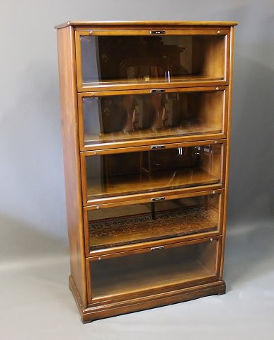 French apothecary cabinet in mahogany from the 1960s.
5000m2 showroom.