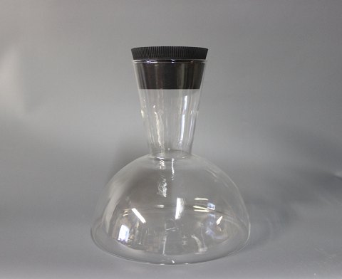 Glass decanter with silicone cork by Bodum.
5000m2 showroom.
