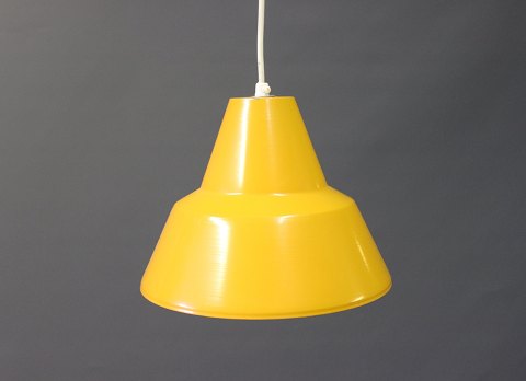 Yellow "Workshop-lamp" of danish design from the 1960s.
5000m2 showroom.