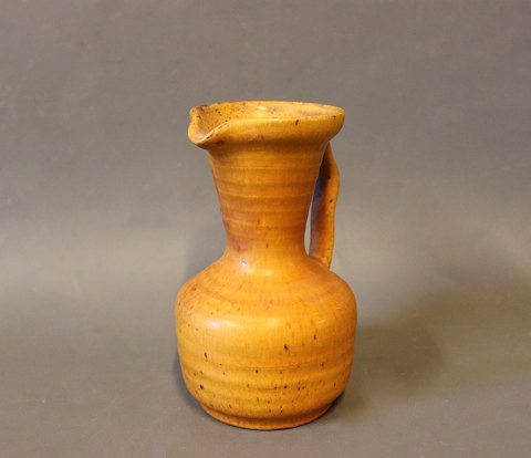 Lille gul keramik kande i flot brugt stand.
5000m2 udstilling.
