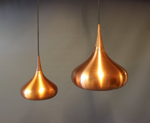 A pair of "Orient" pendants, model P1 and P2, by Jo Hammerborg for Fog and 
Mørup.
5000m2 showroom.