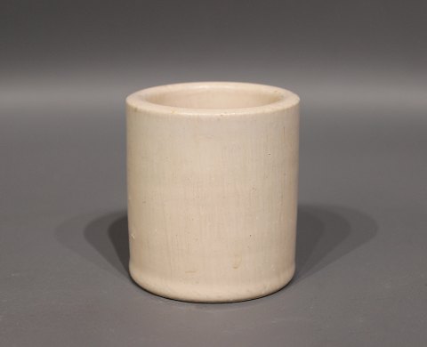 Small ceramic jar/vase with a white glaze, no.: 78 by Saxbo.
5000m2 showroom.