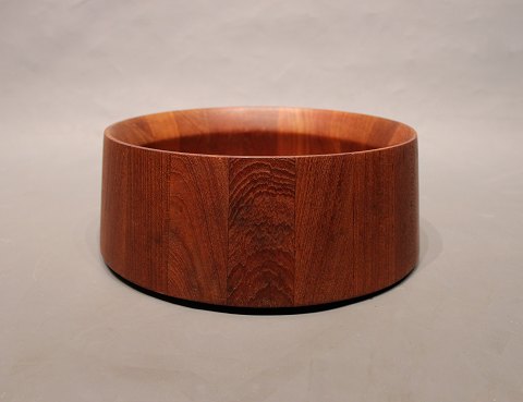 Bowl in teak by Jens Harald Quistgaard, danish design from the 1960s.
5000m2 showroom.
