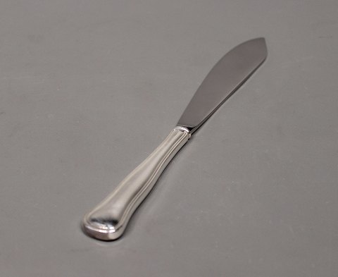 Cake knife in "Dobbeltriflet" Cohr, hallmarked silver.
5000m2 showroom.