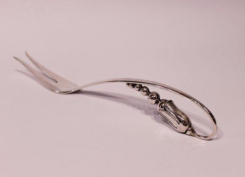 Carving fork, no.: 35 by O. Mogensen in 925 sterling silver.
5000m2 showroom.