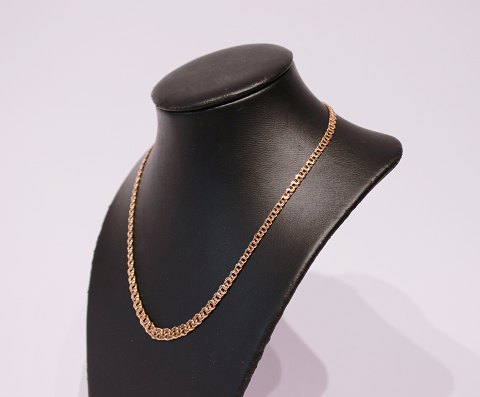 14 ct. gold necklace in graduation.
5000m2 showroom.