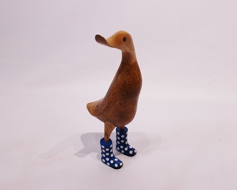Figurine in the shape of a duck with blue rain boots, in bamboo by Dcuk.
5000m2 showroom.