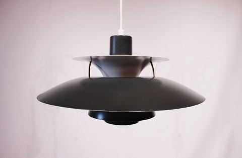 PH5 lampe designet af Poul Henningsen i 1958 og fremstillet af Louis Poulsen.
5000m2 udstilling.