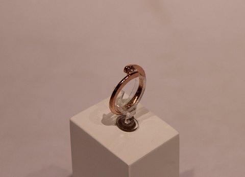 Gilded 925 sterling silver ring with clear stone by Christina Jewelry.
5000m2 showroom.
