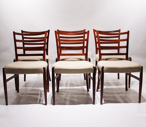 Set of 6 dining chairs by N.O. Møller of rosewood and upholstered with light 
wool fabric.
5000m2 showroom.