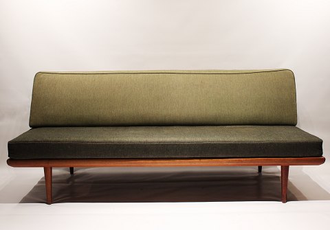 Daybed, model FD 417, in teak and upholstered with wool fabric in green colors, 
by Hvidt and Mølgaard and France and Daverkosen, 1960s.
5000m2 showroom.