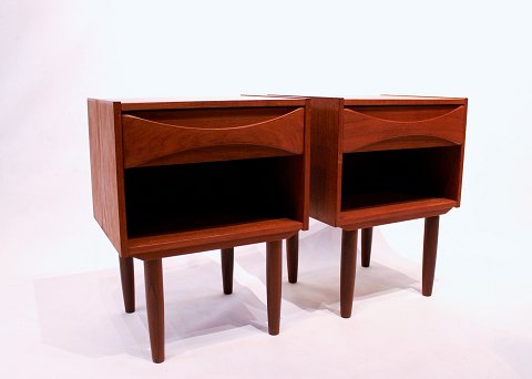 A pair of bedsidetables in teak of danish design from the 1960s.
5000m2 showroom.