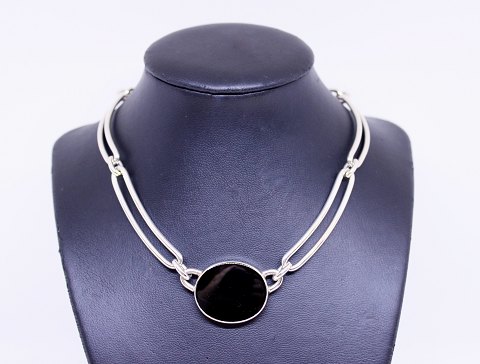 Necklace decorated with large onyx stone and of 925 sterling silver by N.E. 
From.
5000m2 showroom.