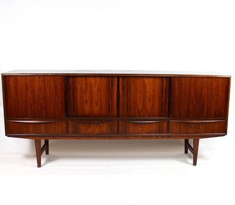 Sideboard in rosewood of danish design from the 1960s.
5000m2 showroom.