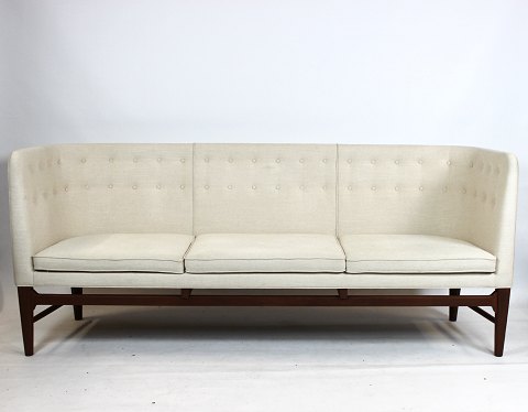 Mayor sofa, model AJ5, designed by Arne Jacobsen and Flemming Lassen, and 
manufactured by &Tradition.
5000m2 showroom.