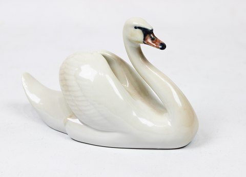 Royal Copenhagen porcelain figure of swan, no.: 755.
5000m2 showroom.