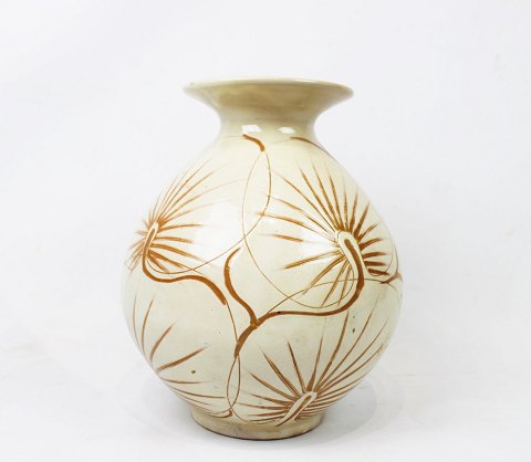 Ceramic vase in light colors by Herman A. Kähler.
5000m2 showroom.