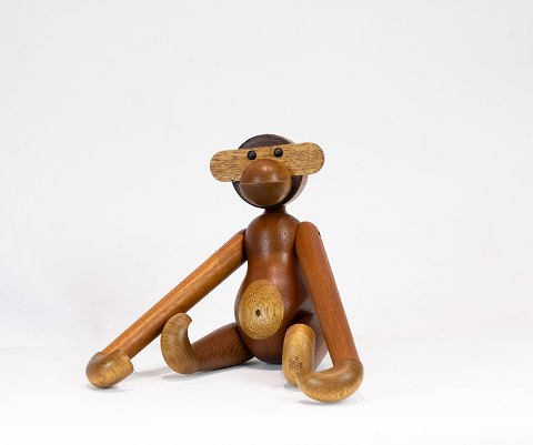 The medium size monkey in teak and limba designet by Kay Bojesen in 1951. 
5000m2 showroom.