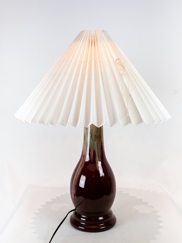 Tablelamp with dark red glaze from Michael Andersen