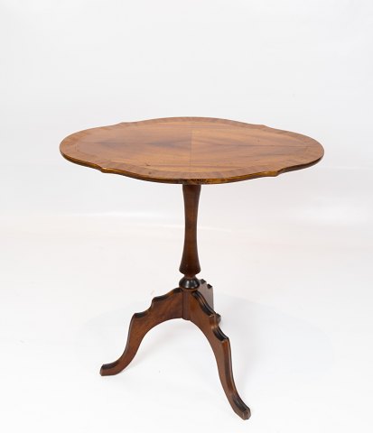 Antique side table of mahogany and in great vintage condition from the 1940s.
5000m2 showroom.
